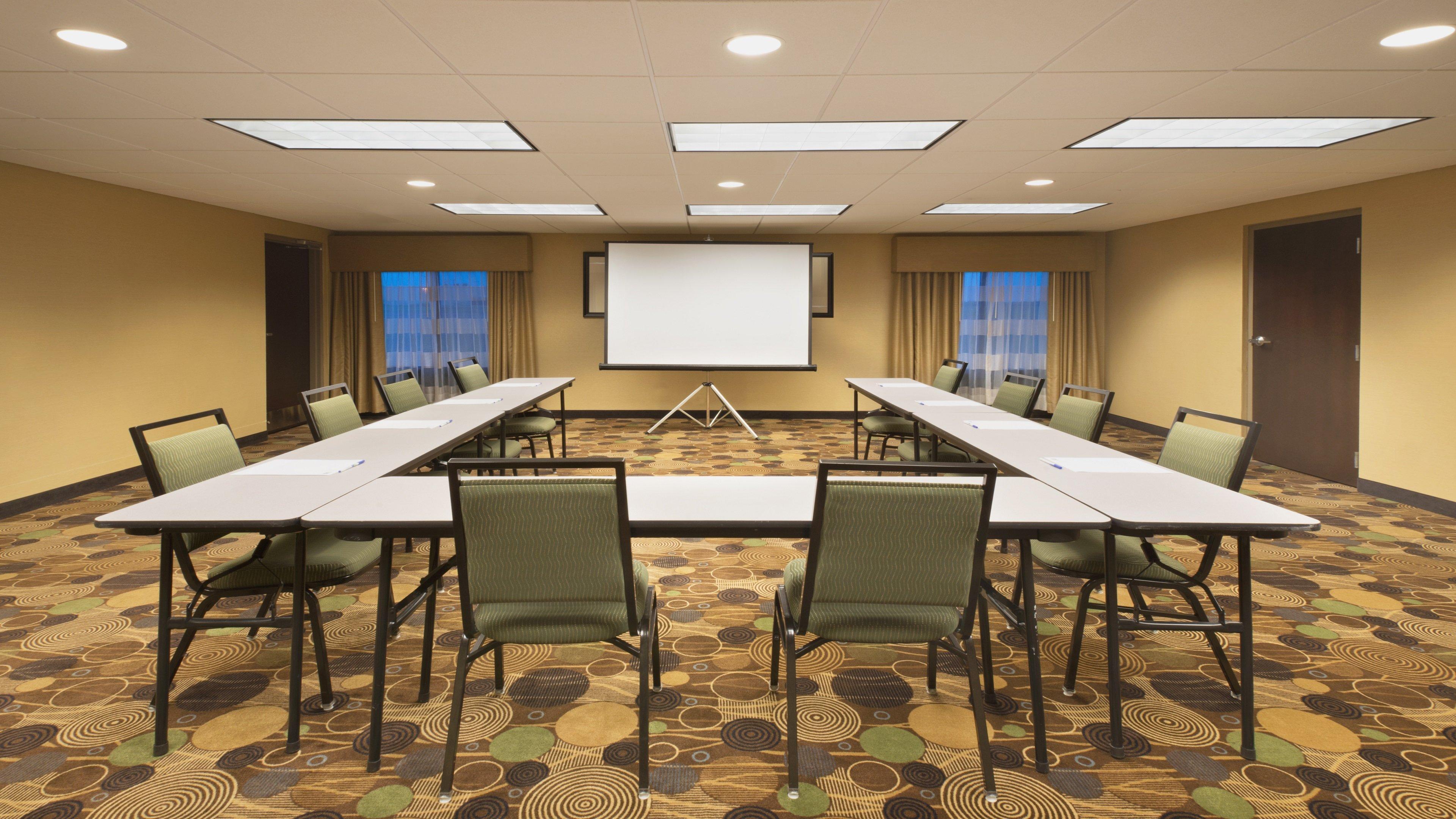 Holiday Inn Express Hotel & Suites Colby By Ihg Exterior photo