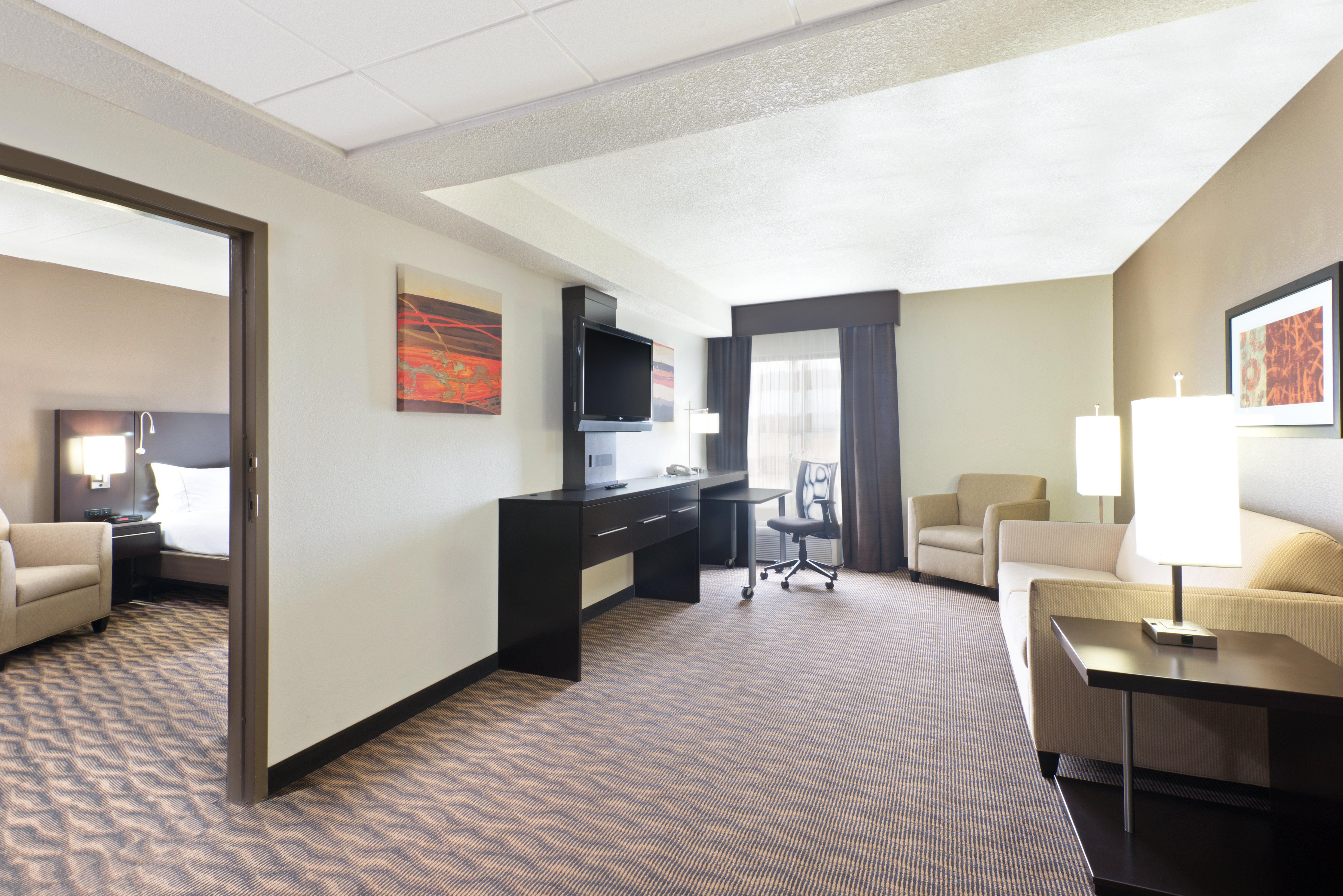 Holiday Inn Express Hotel & Suites Colby By Ihg Exterior photo