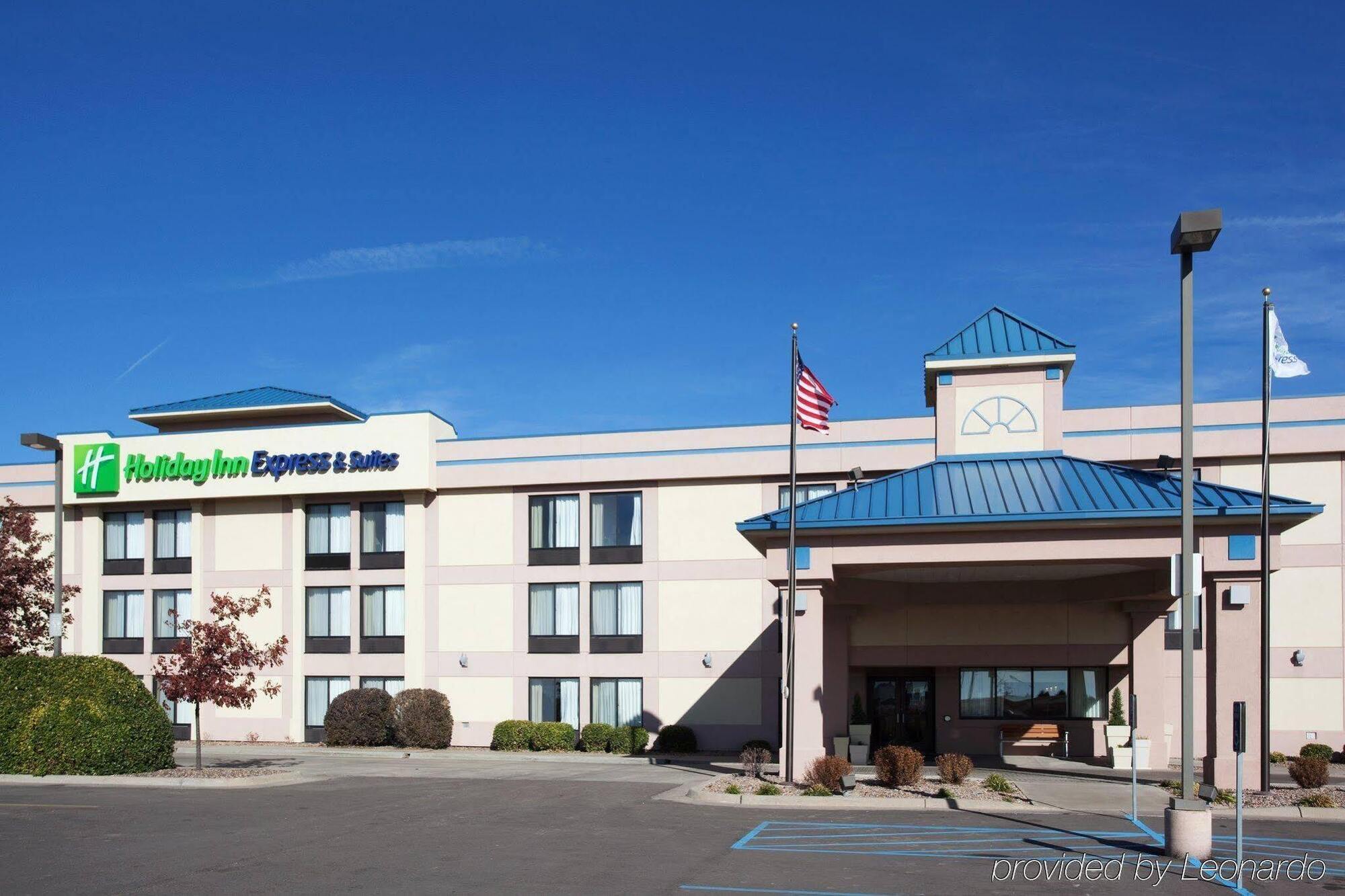 Holiday Inn Express Hotel & Suites Colby By Ihg Exterior photo