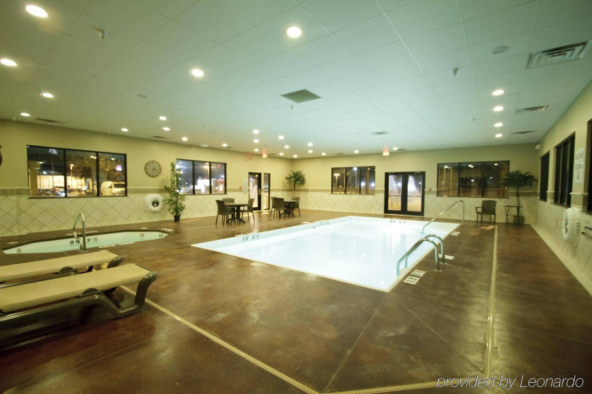 Holiday Inn Express Hotel & Suites Colby By Ihg Exterior photo
