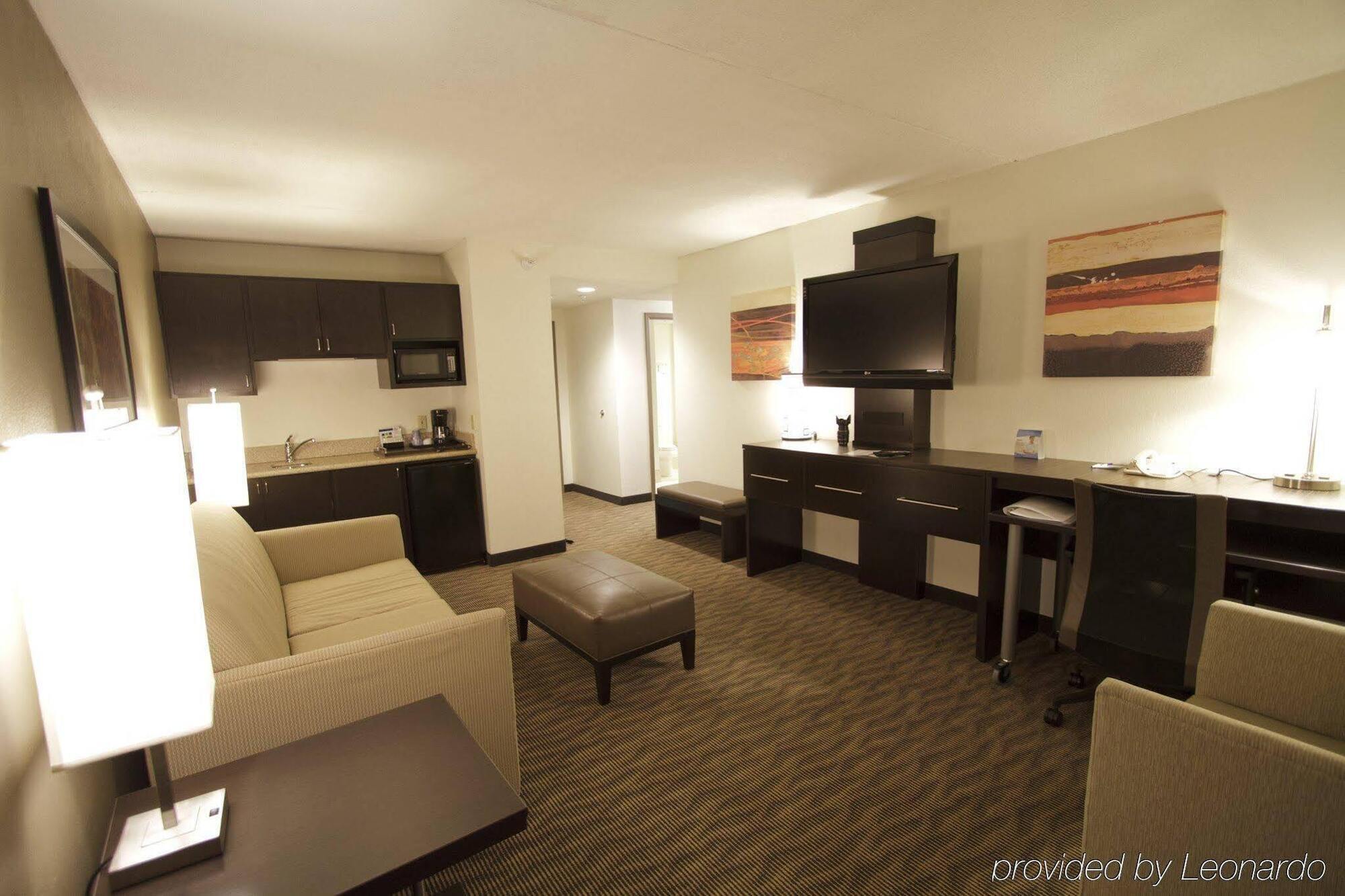 Holiday Inn Express Hotel & Suites Colby By Ihg Exterior photo