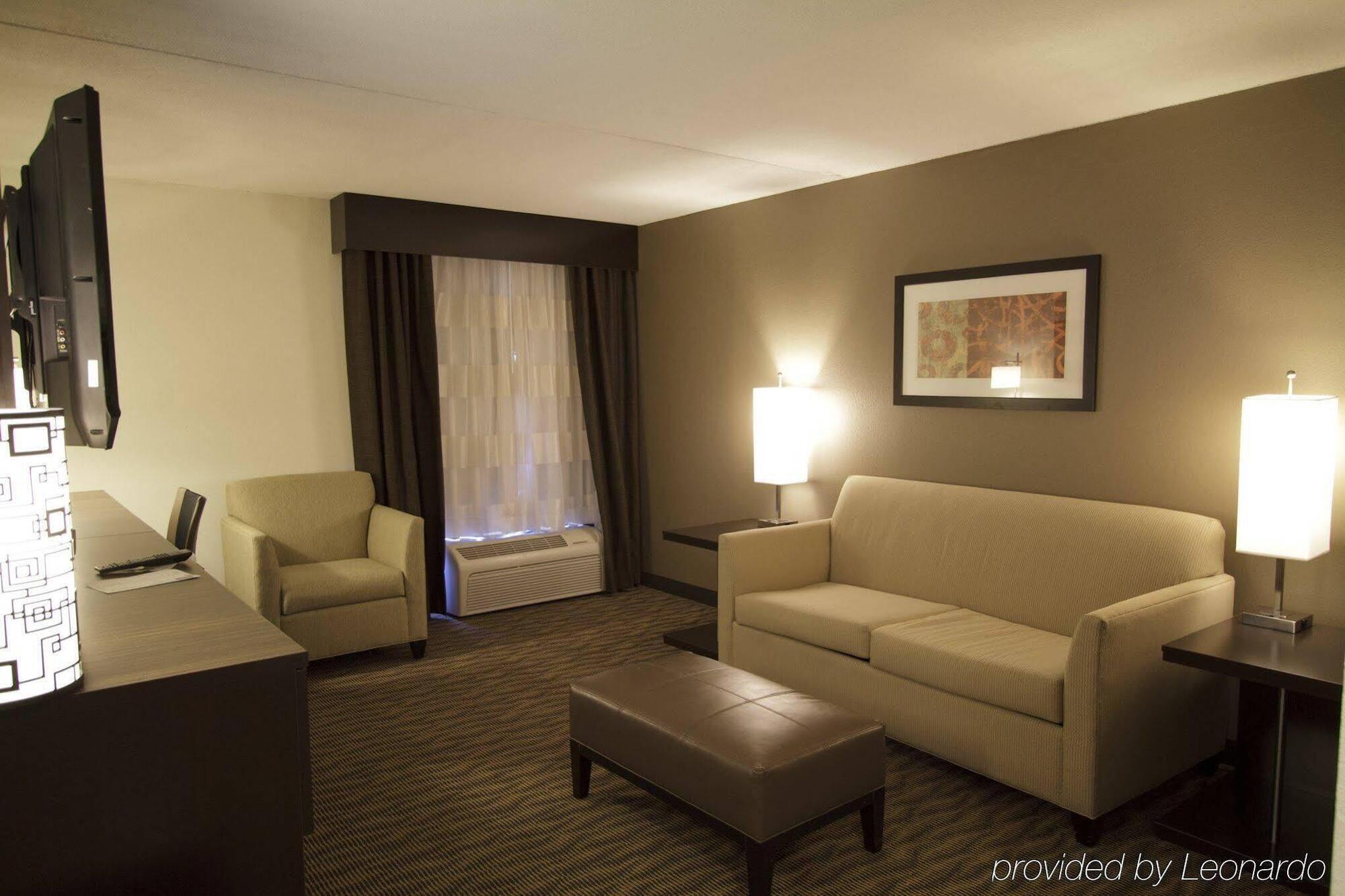 Holiday Inn Express Hotel & Suites Colby By Ihg Exterior photo